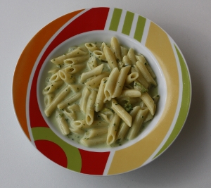 Penne mit Broccoli und Frühlingskräutern